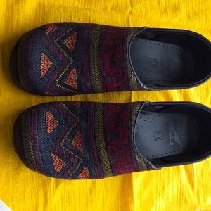 Dansko closed back clog sz41